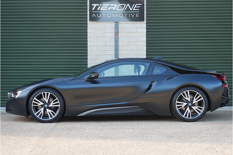 BMW i8 Protonic Frozen Black Edition - Large 9