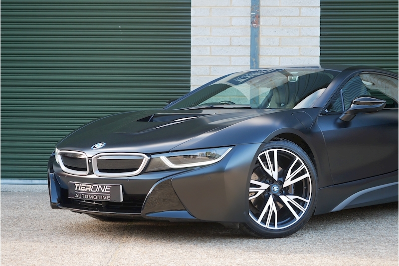 BMW i8 Protonic Frozen Black Edition - Large 22