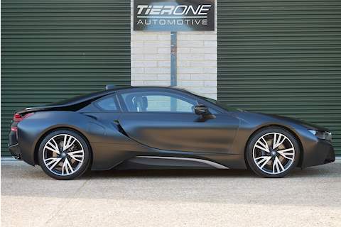 BMW i8 Protonic Frozen Black Edition - Large 2