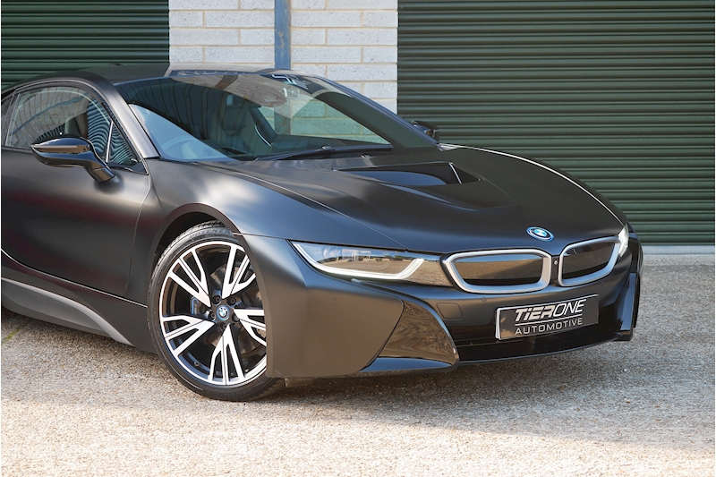 BMW i8 Protonic Frozen Black Edition - Large 20