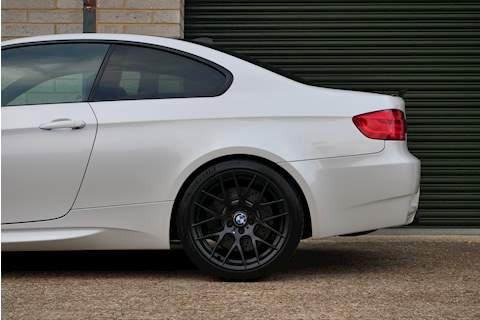 BMW M3 iV8 Competition - Large 37