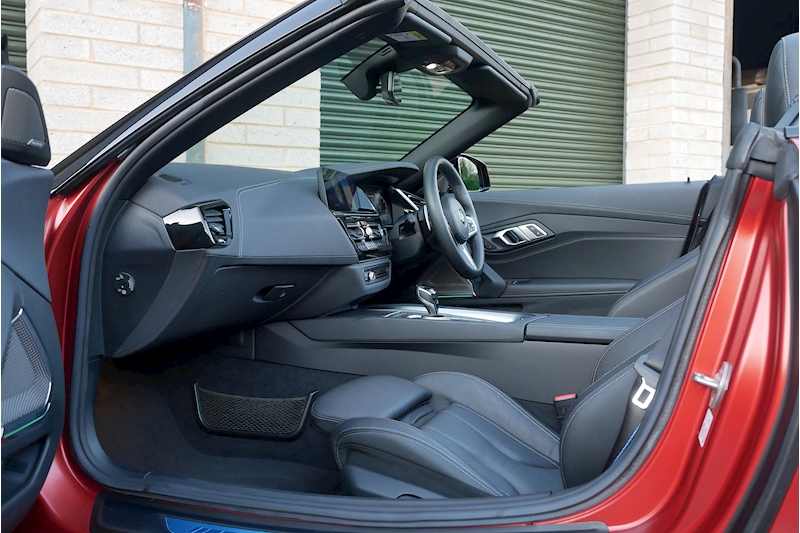 BMW Z4 M40i First Edition - Large 3