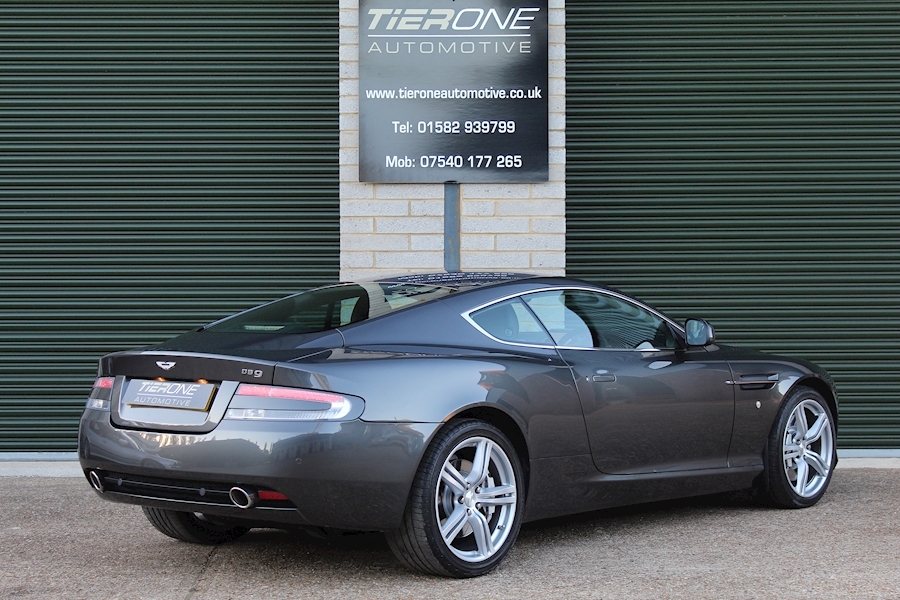 Aston Martin Db9 V12 - Large 1