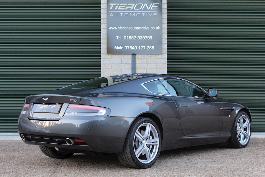 Aston Martin Db9 V12 - Large 32