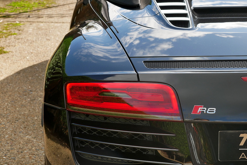 Audi R8 FSI V10 - Large 31