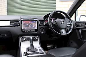 Volkswagen Touareg V6 R-Line Tdi V6 R-LINE TDI BlueMotion Tech - Large 4