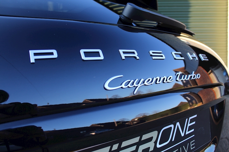 Porsche Cayenne Turbo - Large 38