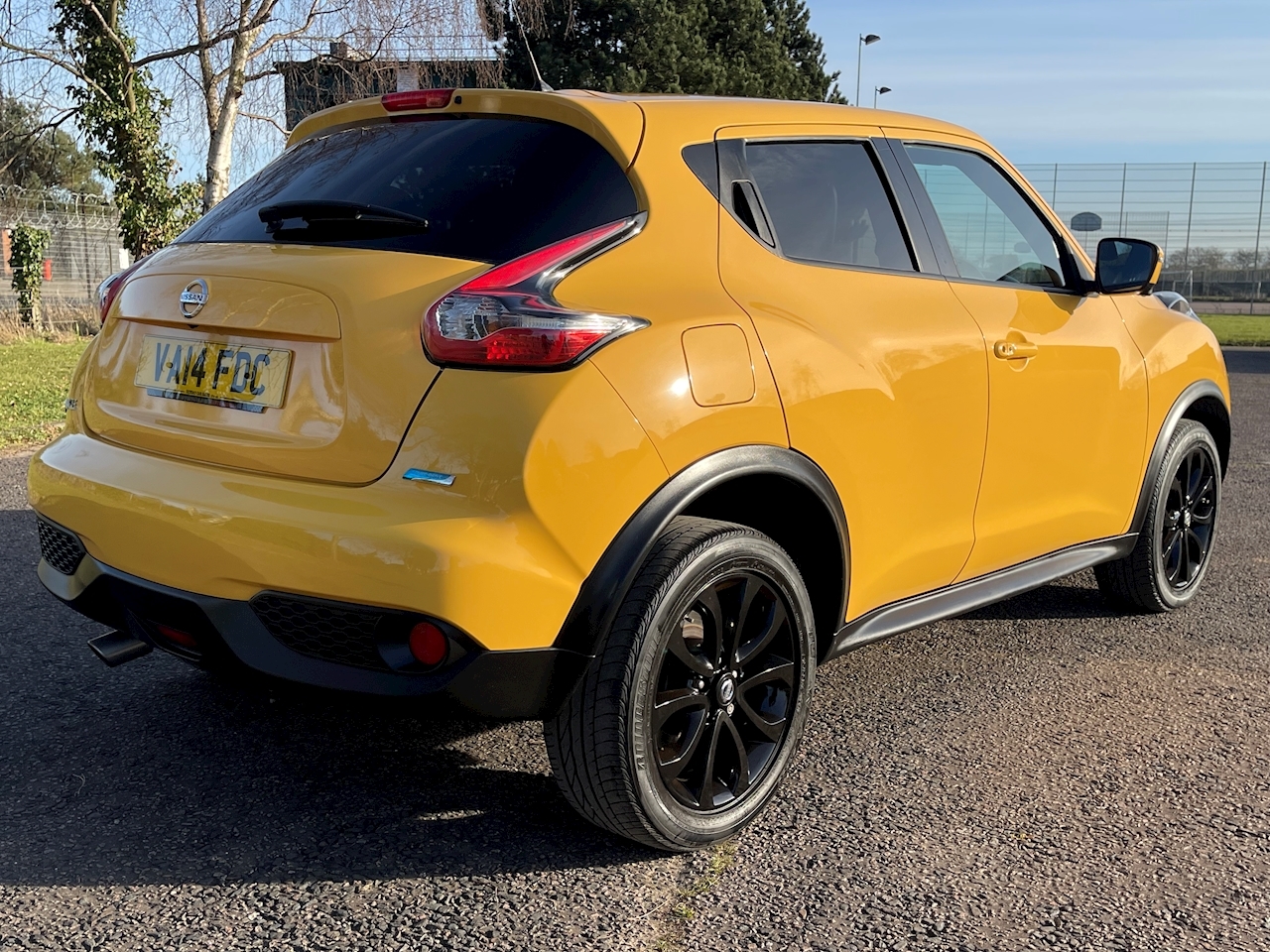 nissan juke tekna yellow