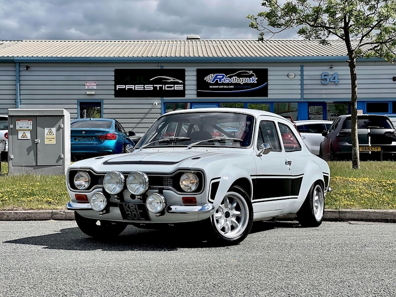Escort  Saloon 0.0  Petrol