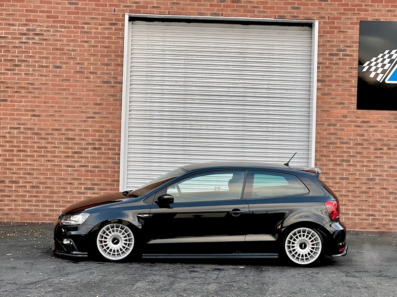Air Lift 3P Package: Volkswagen Polo 6R - Intermotiv