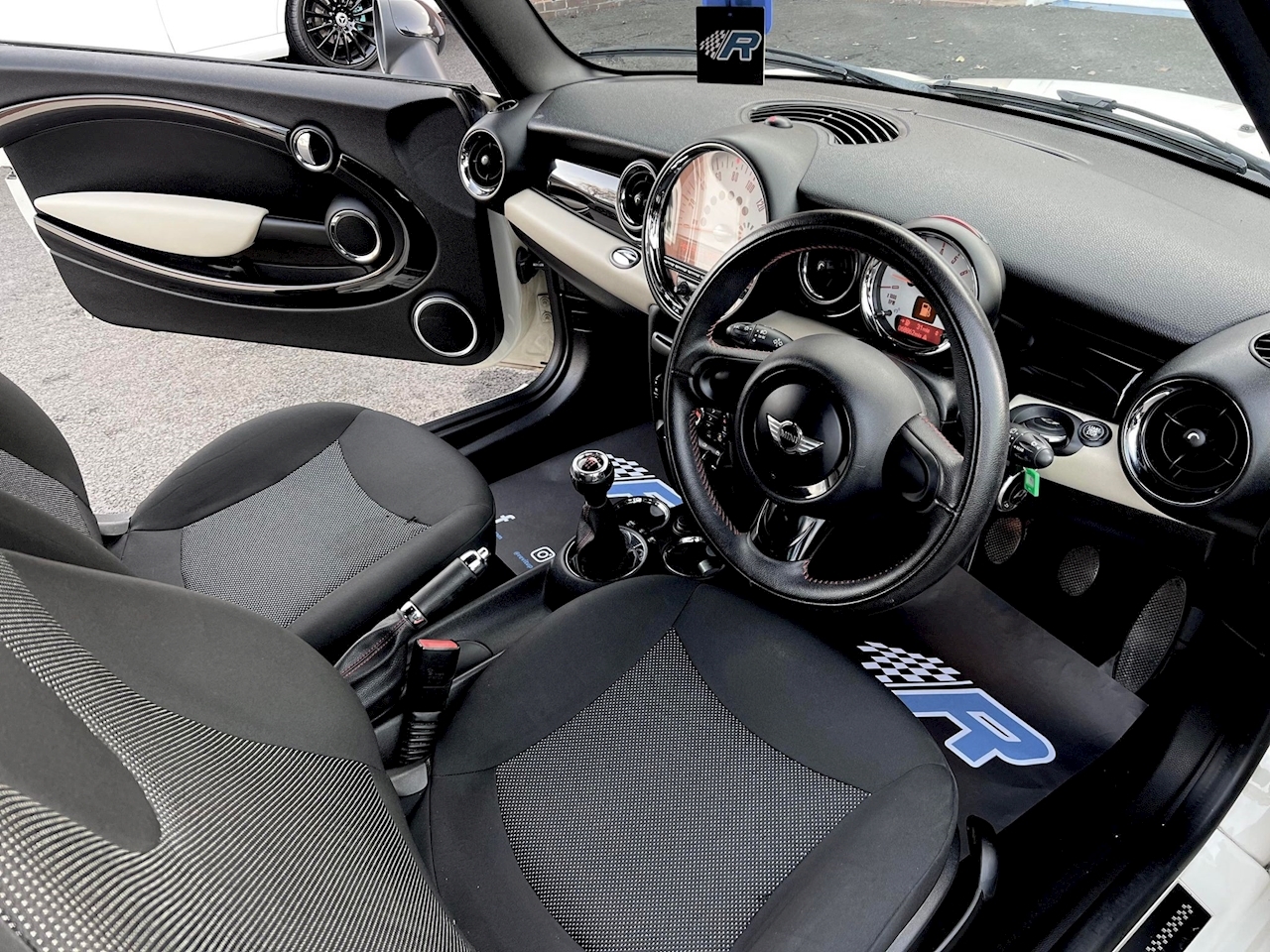 Mini One Inner Used 2012 Mini Mini One For Sale (U1502) | Rev It Up UK