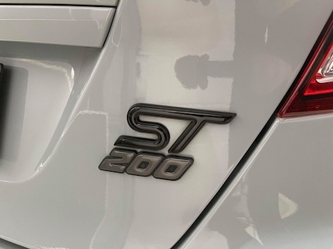 1.6 EcoBoost ST200 Hatchback 3dr Petrol Manual (140 g/km, 197 bhp)