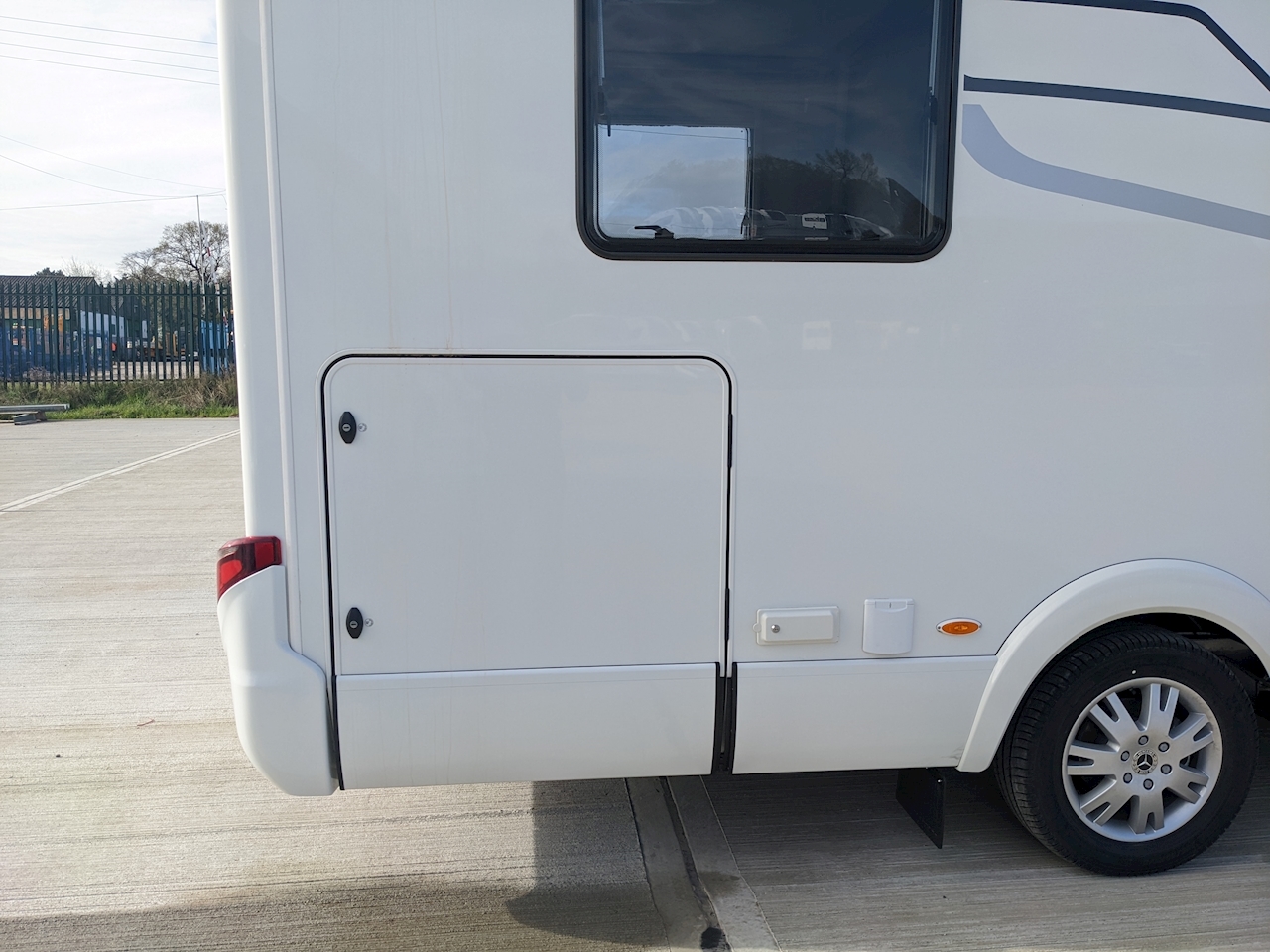 Hymer T-Class S 695 - Large 17