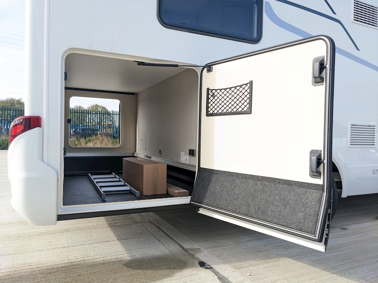 Hymer T-Class S 695 - Large 19
