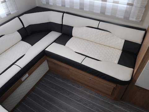Rollerteam Autoroller 746 Motorhome - N1345