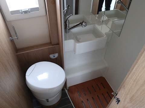 Rollerteam Autoroller 746 Motorhome - N1345