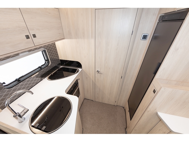 Autotrail F-Line 2023 F60 - Large 9