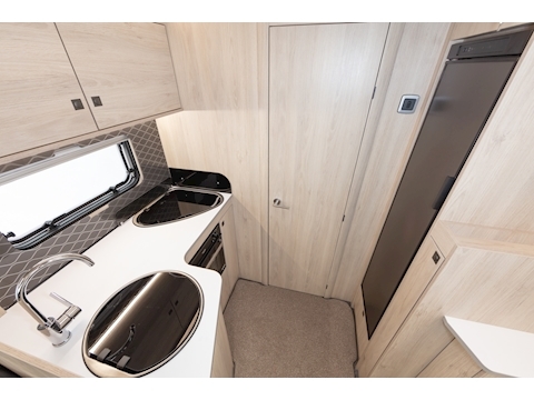 Autotrail F-Line 2023 F60 - Large 9