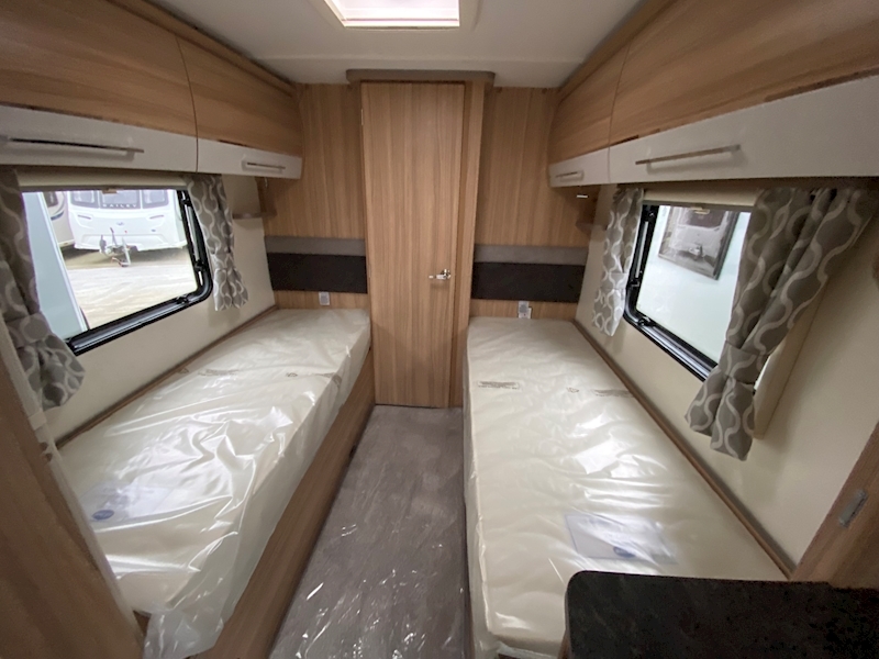 Bailey Phoenix +642  Caravan - Large 7