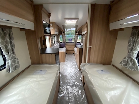 Bailey Phoenix +642  Caravan - Large 6