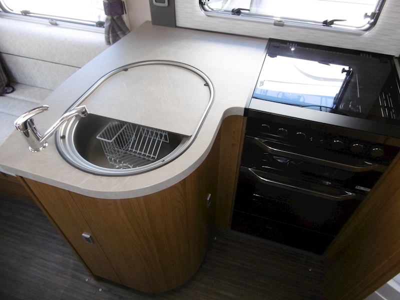 Autotrail Tracker 2018 LB Lo-Line - Large 10
