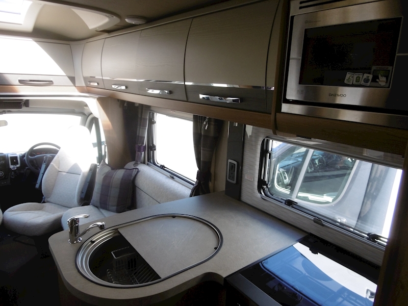 Autotrail Tracker 2018 LB Lo-Line - Large 19