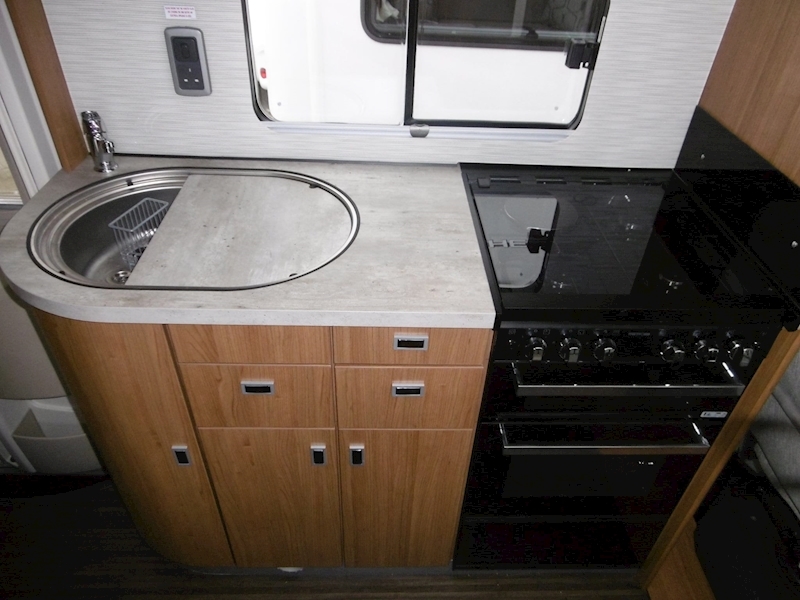 Autotrail Apache 2019 700 Hi-Line - Large 11