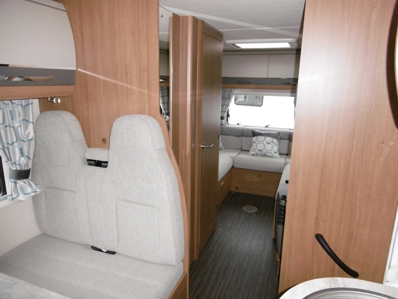 Autotrail Apache 2019 700 Hi-Line - Large 12