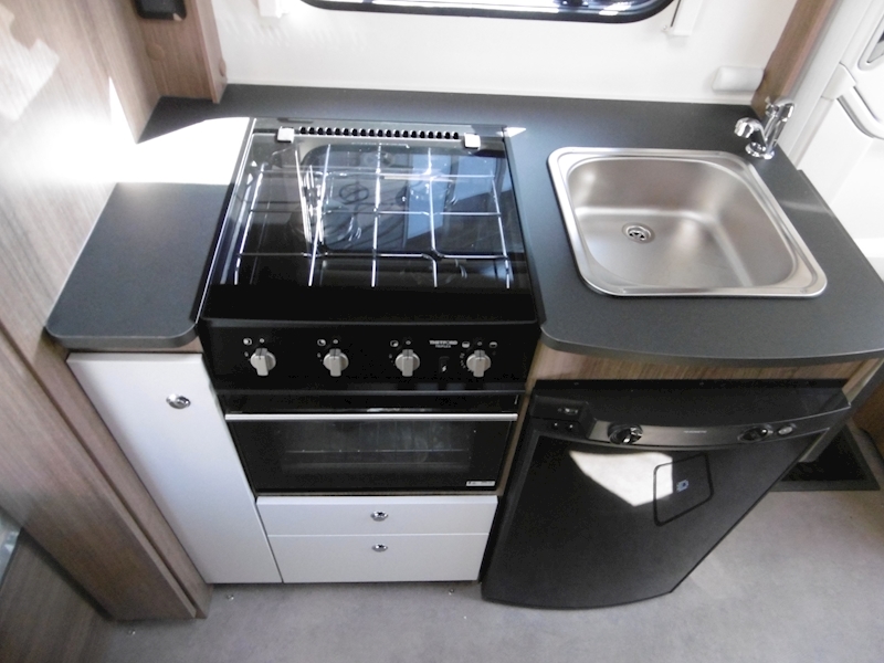Bailey Advance II 2019 744 - Large 12