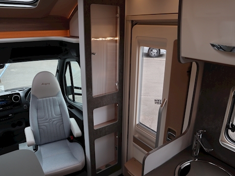 Burstner Lyseo M Harmony  Mercedes 690G - Large 28