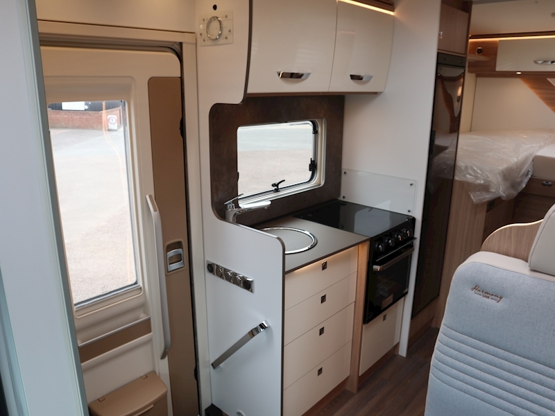 Burstner Lyseo M Harmony  Mercedes 690G - Large 29