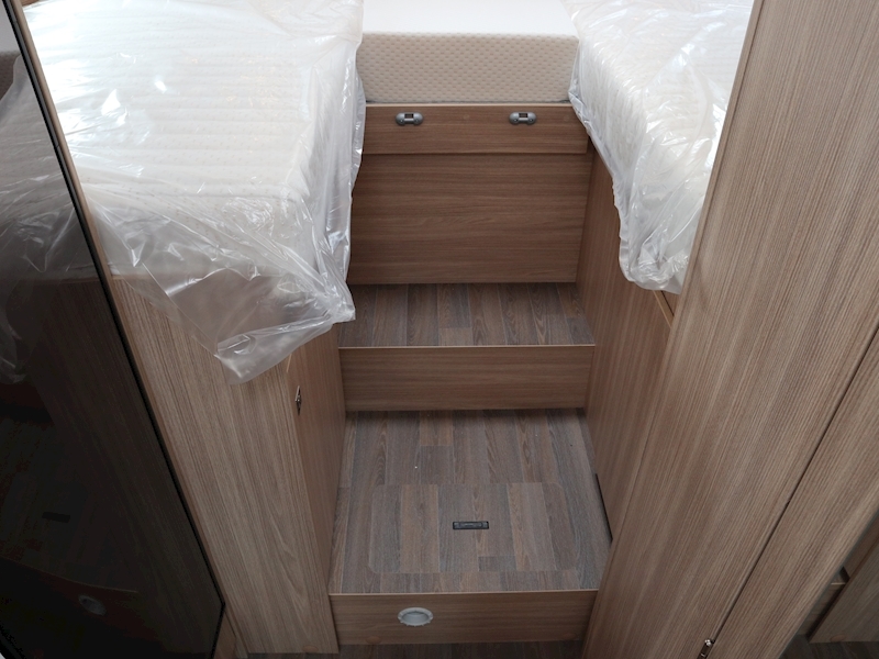 Burstner Lyseo M Harmony  Mercedes 690G - Large 36