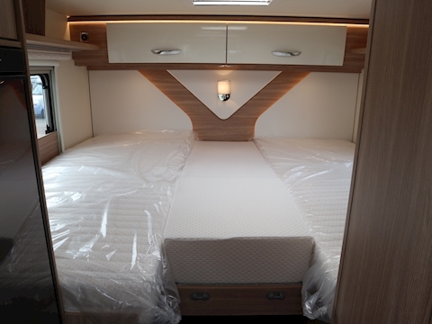 Burstner Lyseo M Harmony  Mercedes 690G - Large 37