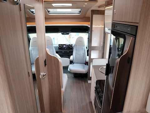 Burstner Lyseo M Harmony  Mercedes 690G - Large 39