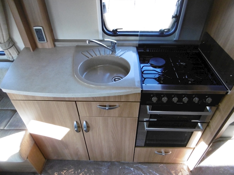 Swift Conqueror 2011 645 - Large 12