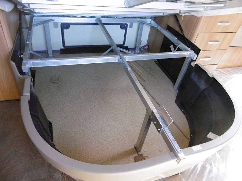Swift Conqueror 2011 645 - Large 18