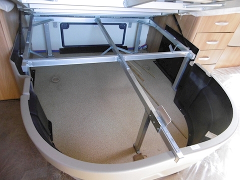 Swift Conqueror 2011 645 - Large 18