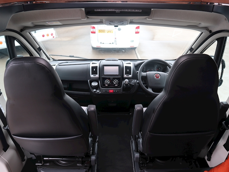 Autotrail V-Line 2015 620 - Large 9
