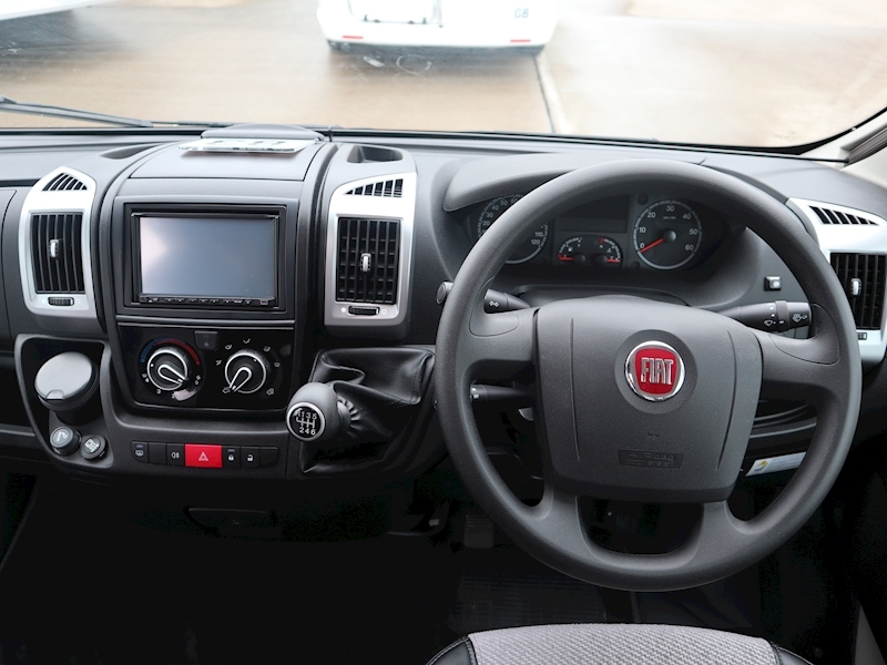 Autotrail V-Line 2015 620 - Large 10