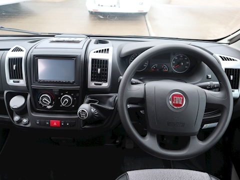 Autotrail V-Line 2015 620 - Large 10