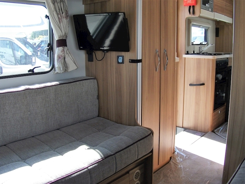 Elddis Autoquest 2015 180 - Large 11