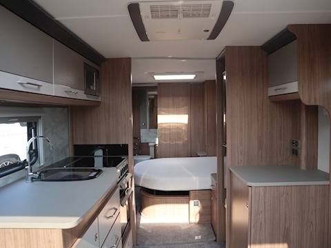 Coachman VIP 2018 675 - Large 12