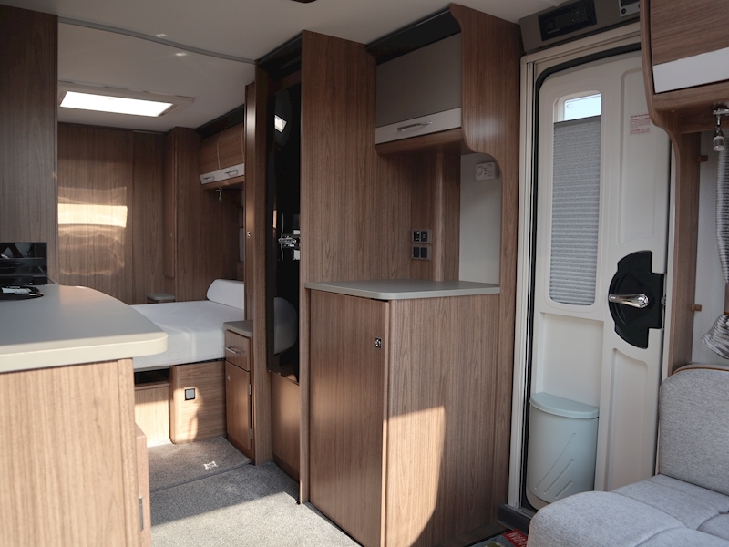 Coachman VIP 2018 675 - Large 13