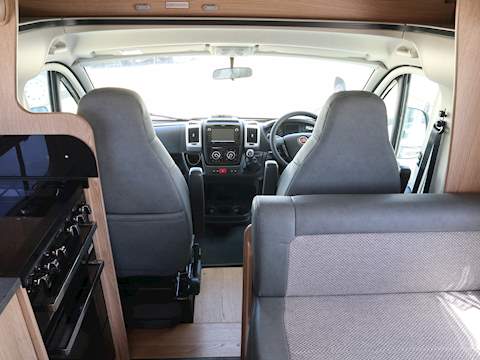 Autotrail Apache 700 Hi-Line - U1331