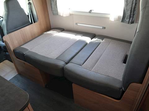 Autotrail Apache 700 Hi-Line - U1331
