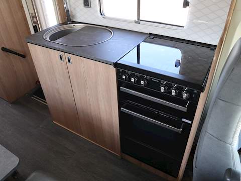 Autotrail Apache 700 Hi-Line - U1331
