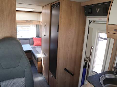 Autotrail Apache 700 Hi-Line - U1331