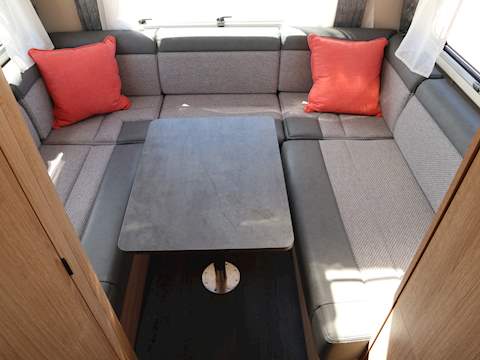 Autotrail Apache 700 Hi-Line - U1331