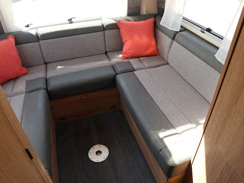 Autotrail Apache 700 Hi-Line - U1331