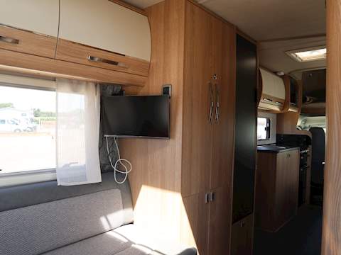 Autotrail Apache 700 Hi-Line - U1331